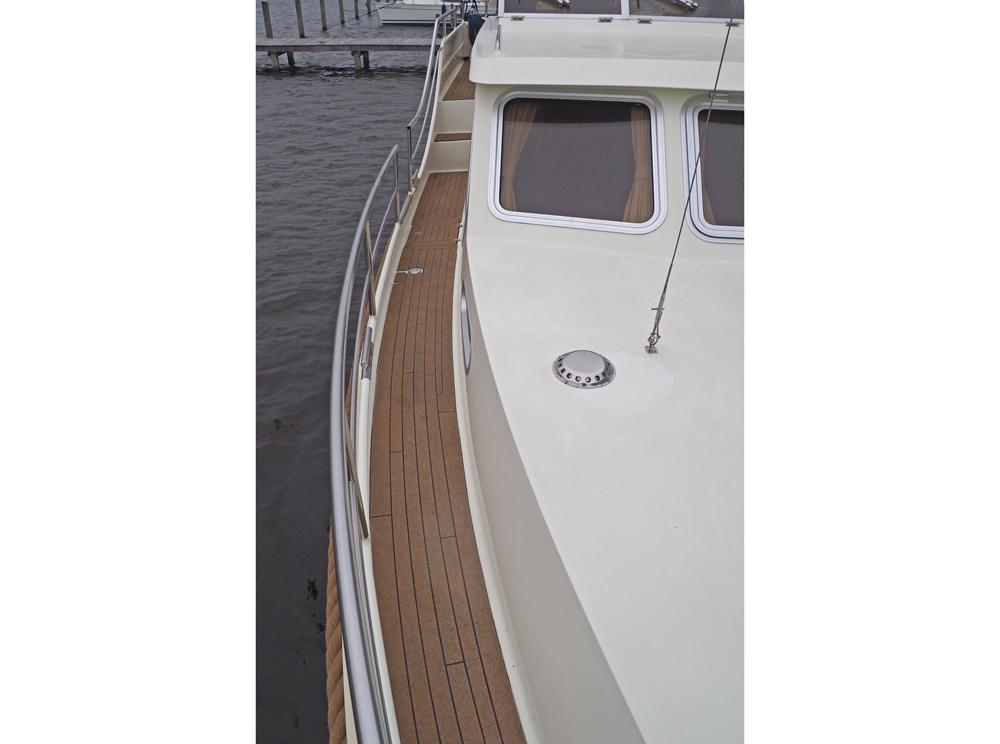  Deck equipment